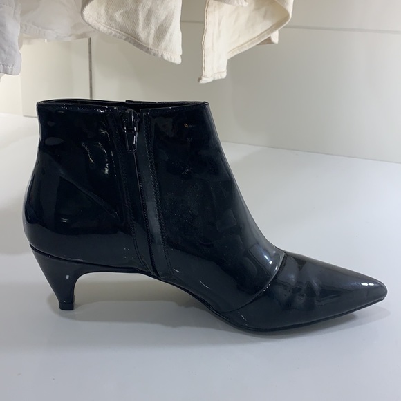 Lord &Taylor kitty black patten leather . Most comfortable ever tried !! - Picture 3 of 3